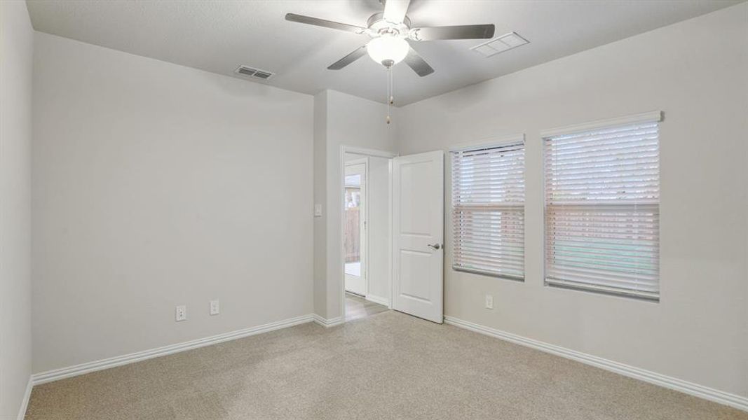 Spacious, unfurnished interior of a new home in Eastridge - Spring Series, McKinney (Image 32).