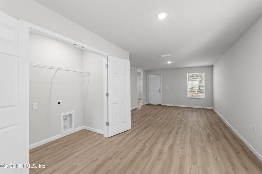 Spacious, unfurnished interior of a new home in , Jacksonville (Image 19).