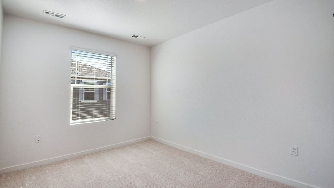 Spacious, unfurnished interior of a new home in Horizon Uptown, Aurora (Image 24).