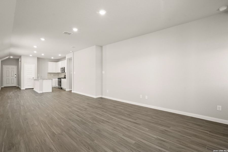 Spacious, unfurnished interior of a new home in Hickory Ridge, Elmendorf (Image 24).