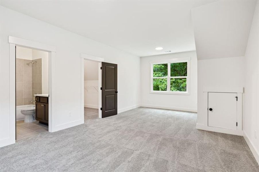 Spacious, unfurnished interior of a new home in White Post on Lake Lanier, Gainesville (Image 23).