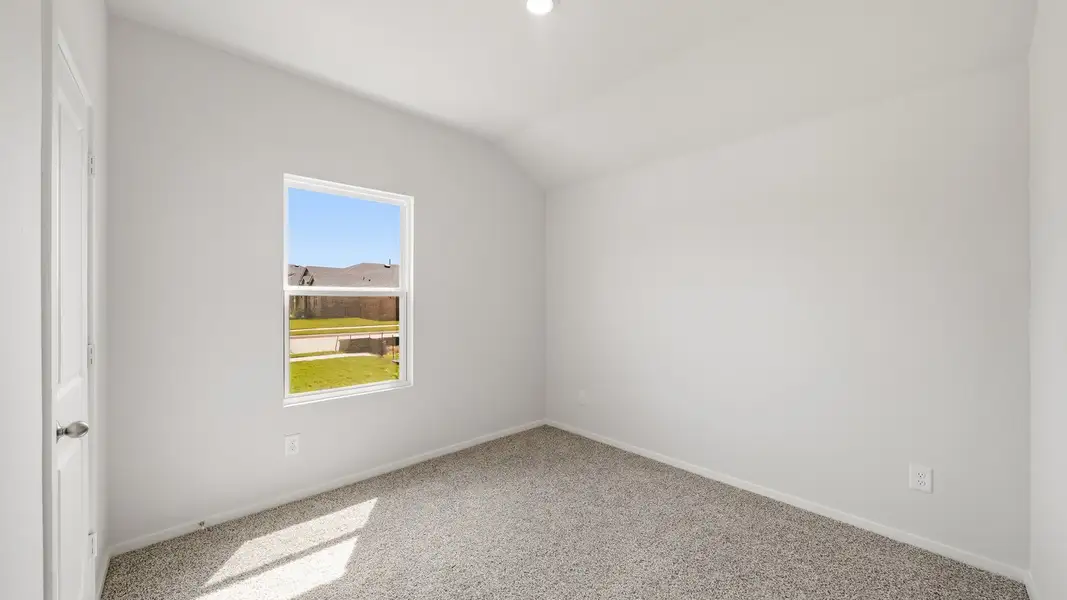 Spacious, unfurnished interior of a new home in Sunterra Lakes, Brookshire (Image 14).