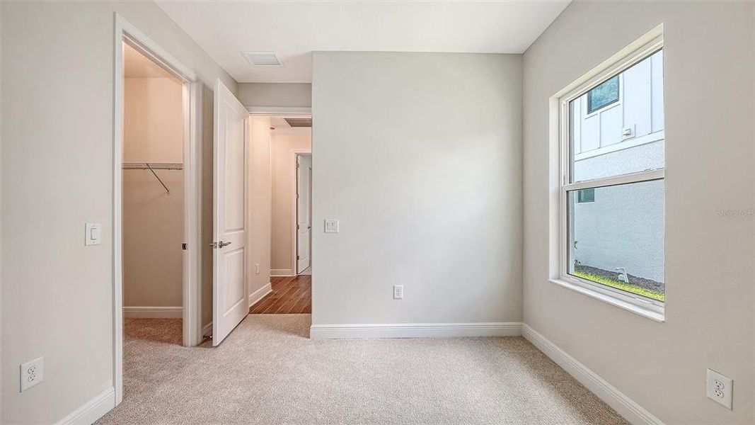 Spacious, unfurnished interior of a new home in Grand Park, Sarasota (Image 33).