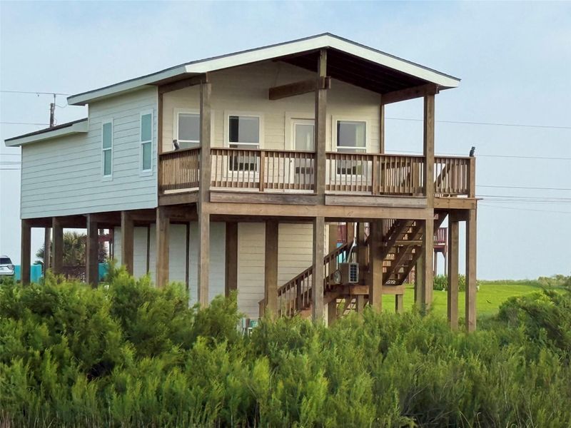 Beach Side Deck with 180 degree views of Beach and Gulf of America. Beach Side Deck with 180 degree views of Beach and Gulf of America.