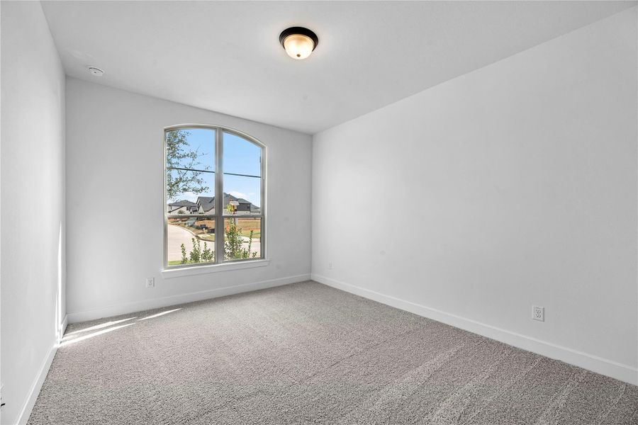 Spacious, unfurnished interior of a new home in Sienna, Missouri City (Image 23).