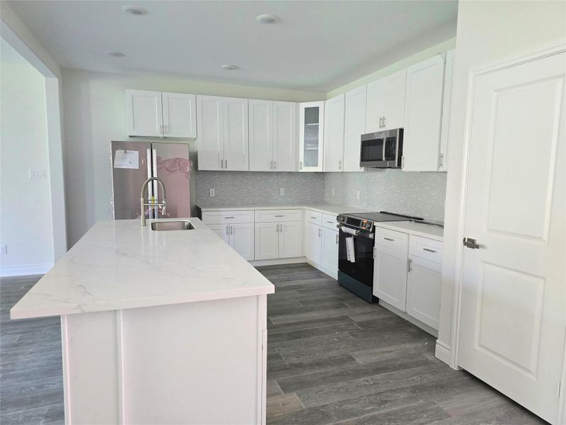 Kitchen - refrigerator included Kitchen - refrigerator included