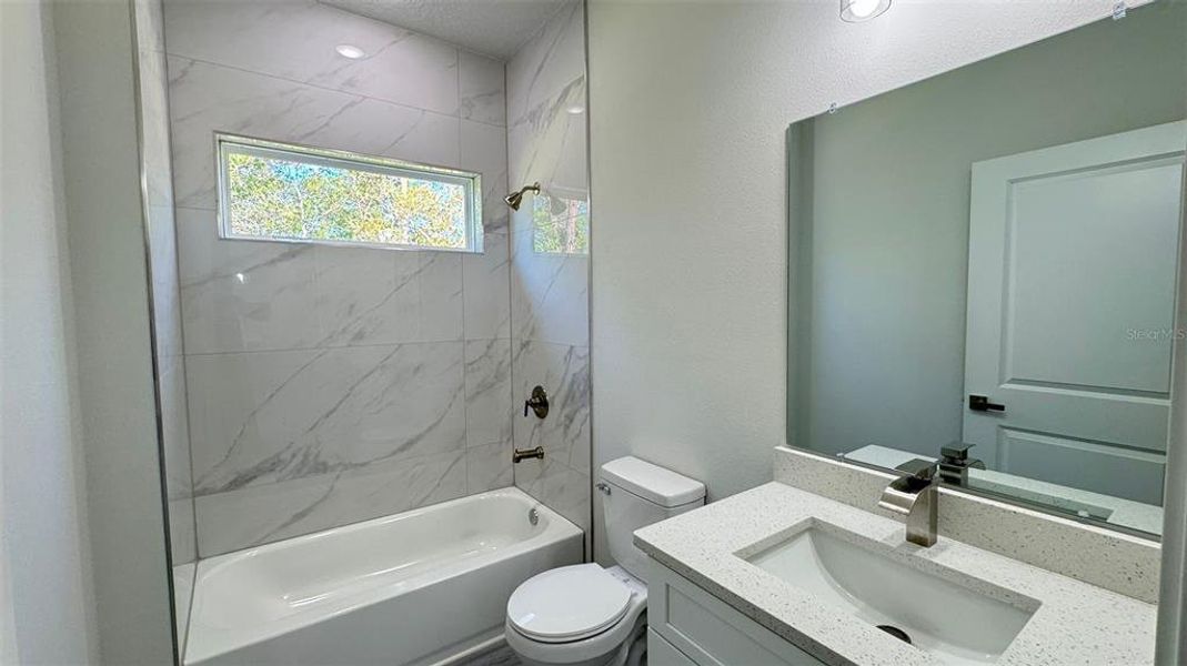 Spacious, unfurnished interior of a new home in , Ocala (Image 7).