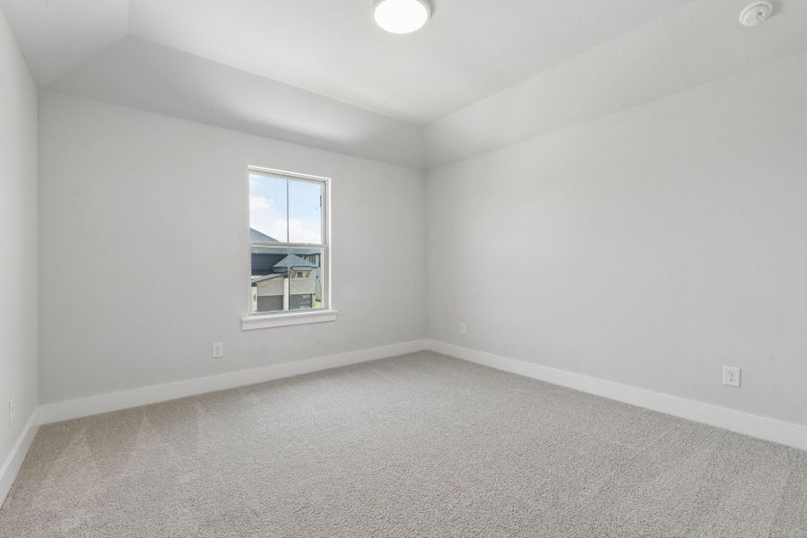 Spacious, unfurnished interior of a new home in Painted Tree Lakeside, McKinney (Image 30).