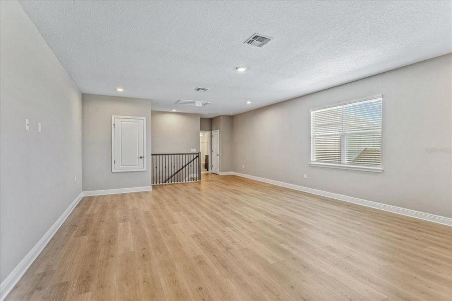 Spacious, unfurnished interior of a new home in , Winter Garden (Image 27).