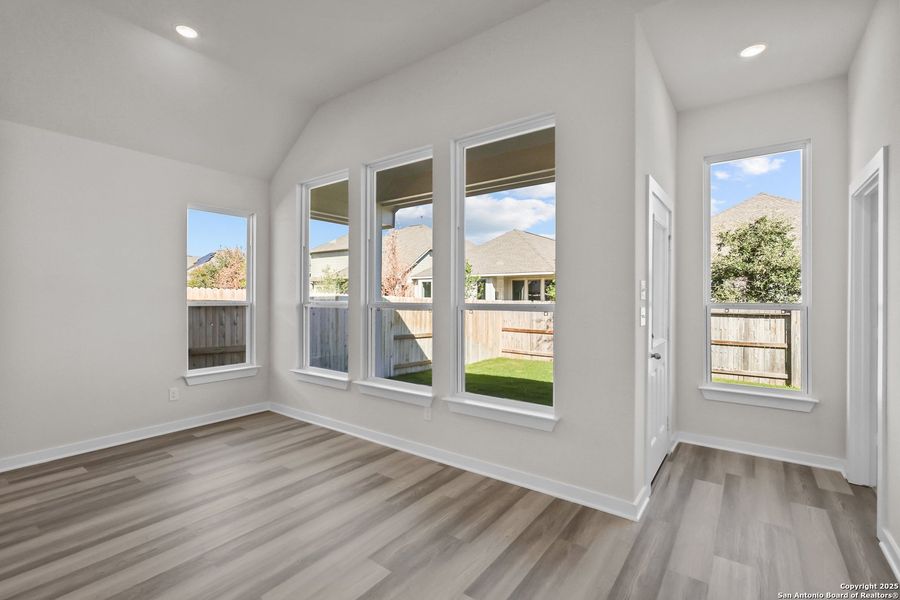 Spacious, unfurnished interior of a new home in Stillwater Ranch 45', San Antonio (Image 25).