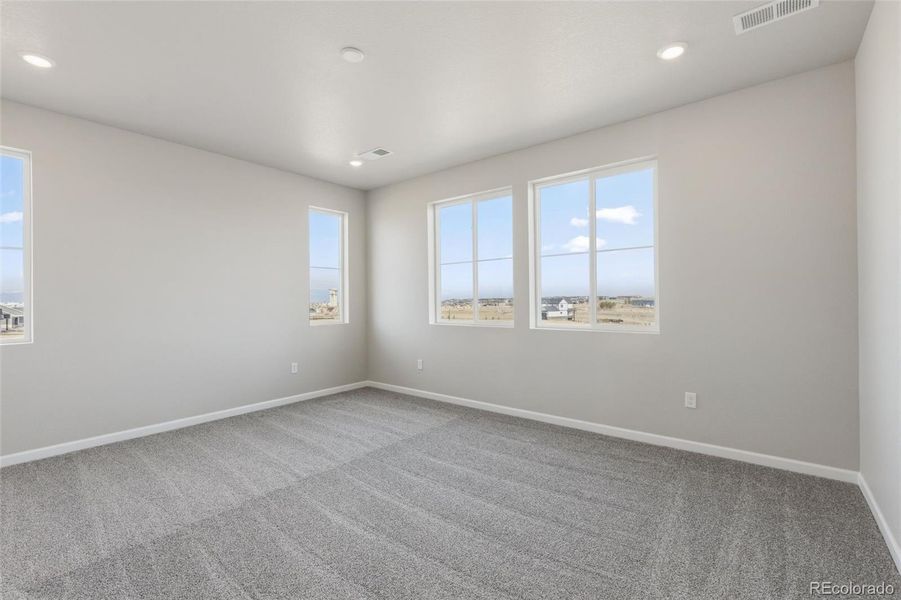 Spacious, unfurnished interior of a new home in , Aurora (Image 15).