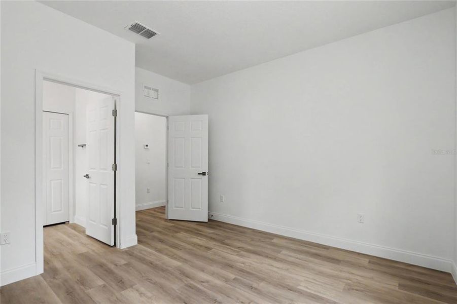 Spacious, unfurnished interior of a new home in , Citrus Springs (Image 16).