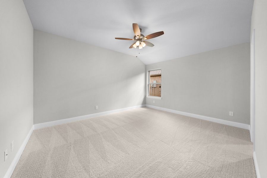 Spacious, unfurnished interior of a new home in Stonecreek, Sulphur Springs (Image 27).