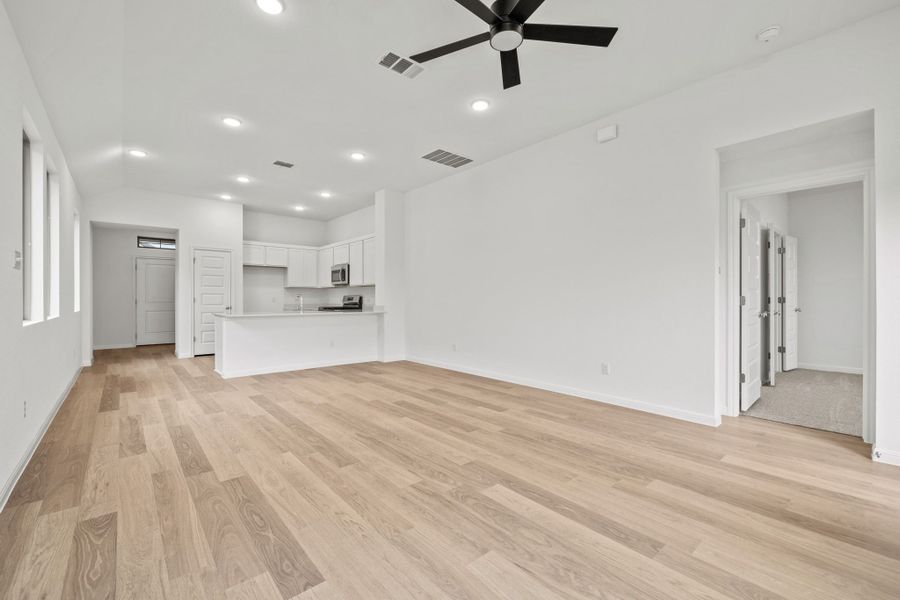 Spacious, unfurnished interior of a new home in Trinity Ranch, Elgin (Image 17). Spacious, unfurnished interior of a new home in Trinity Ranch, Elgin (Image 17).