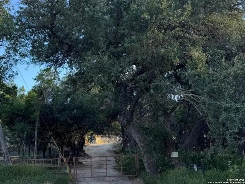 Natural landscape and outdoor views near in Canyon Lake (Image 11). Natural landscape and outdoor views near in Canyon Lake (Image 11).