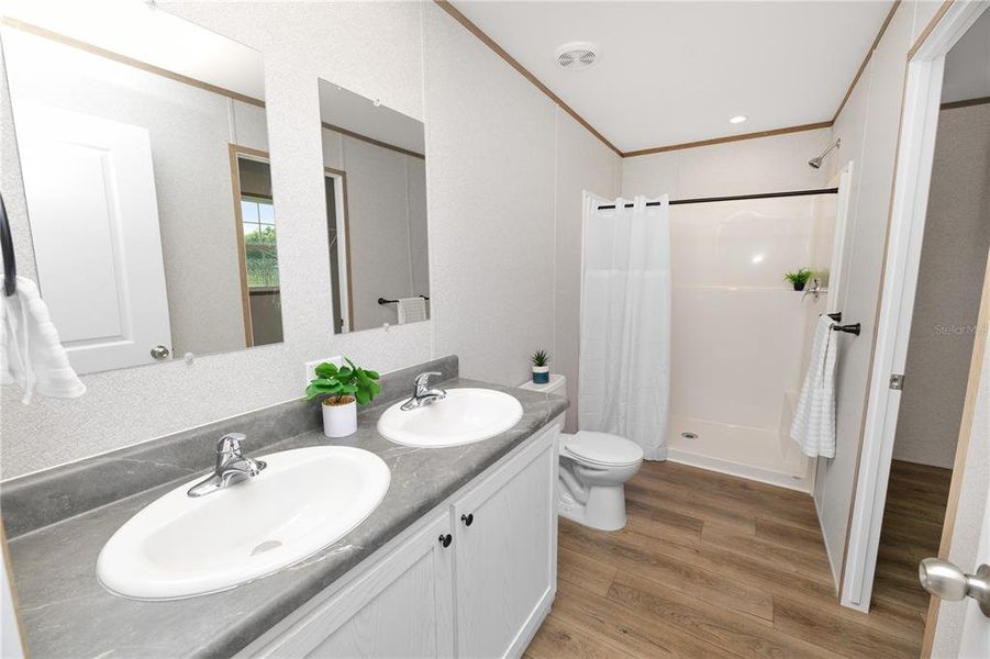 Furnished interior view inside a new home in , Lakeland (Image 40).