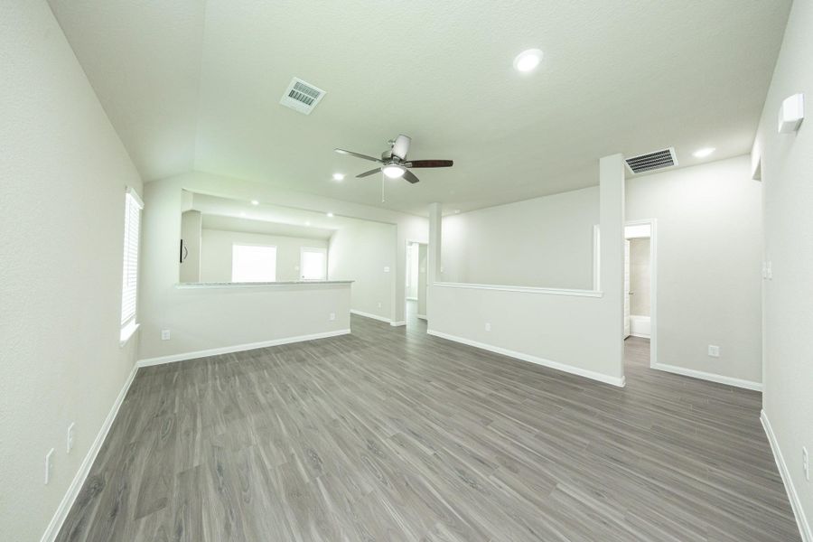 Spacious, unfurnished interior of a new home in Ridgeland Hills, Willis (Image 10).