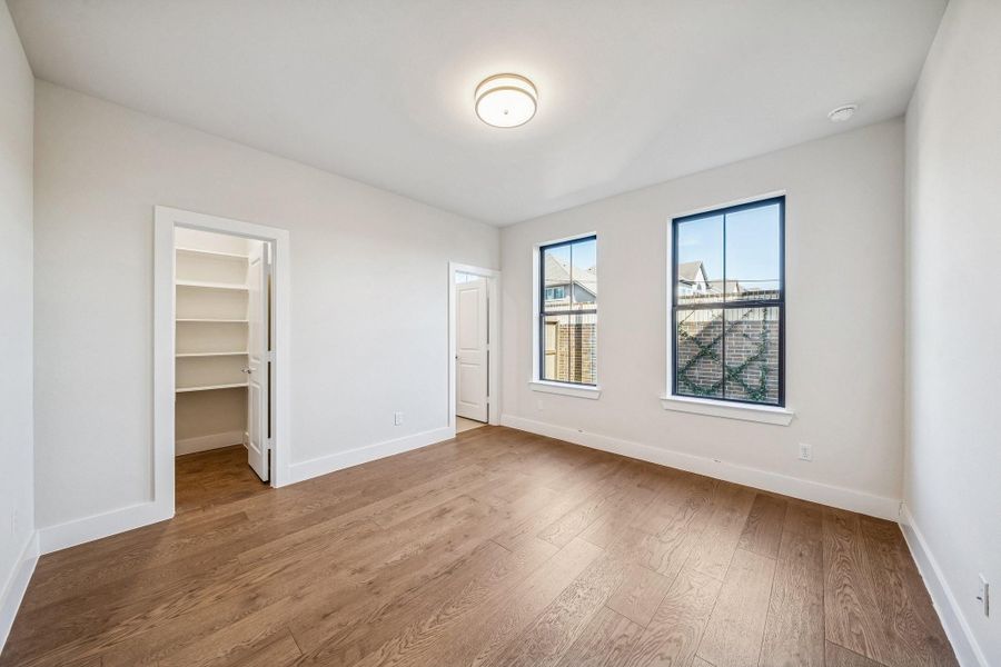 Spacious, unfurnished interior of a new home in Spring Valley Creek, Houston (Image 37).
