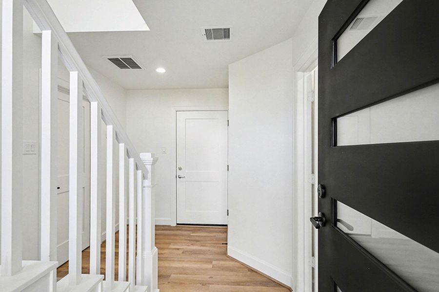 Spacious, unfurnished interior of a new home in , Houston (Image 15).