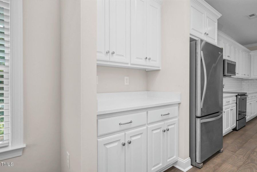 .... with quartz serving/butler’s are