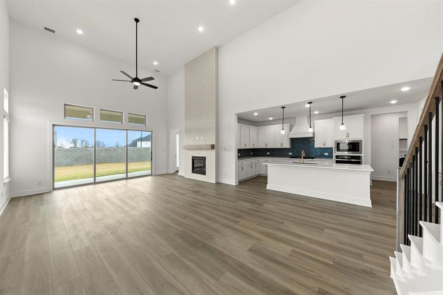 09. 3101 Hoyle - Dining (2)