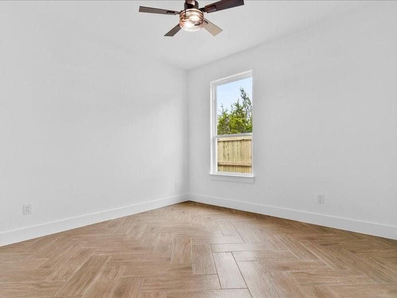 Spacious, unfurnished interior of a new home in , Granbury (Image 17).