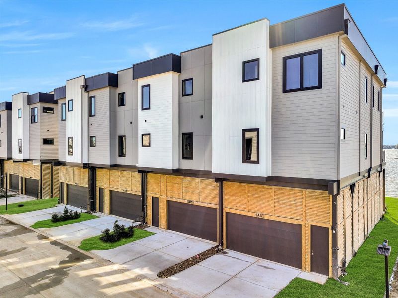 Image 42 of a home in Lago Pointe.