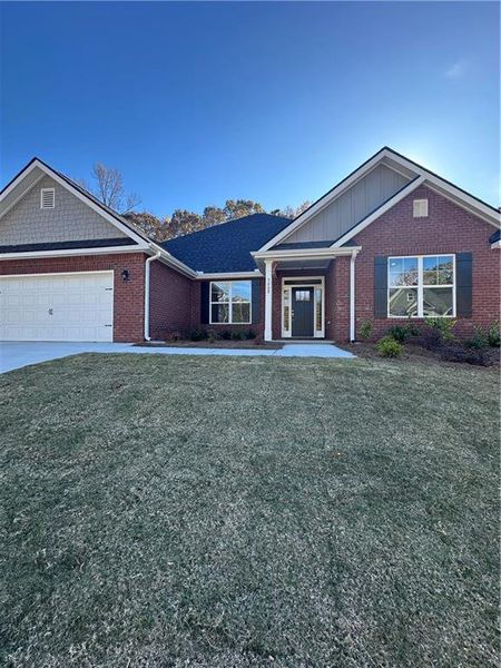 Exterior details and patio area of a home in Mirror Lake, Villa Rica (Image 16).