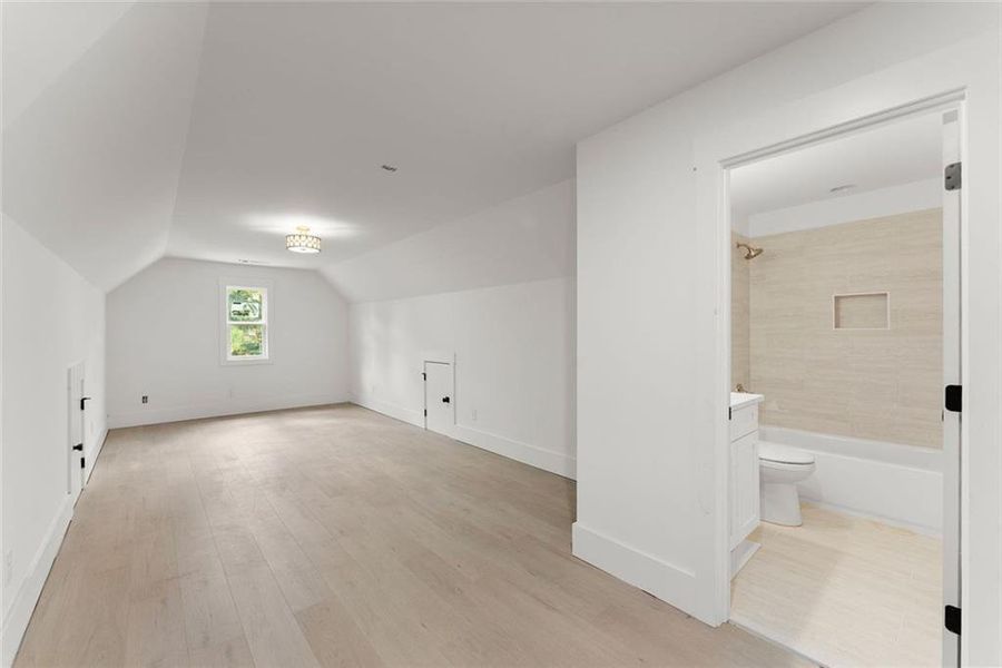 Spacious, unfurnished interior of a new home in , Gainesville (Image 39).