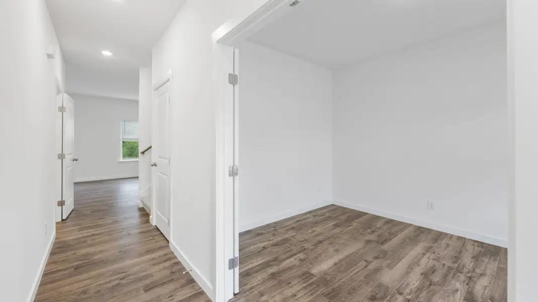 Representative unfurnished interior of a home built from the Belhaven by D.R. Horton in Riverbend Ridge, Chattanooga (Image 9).