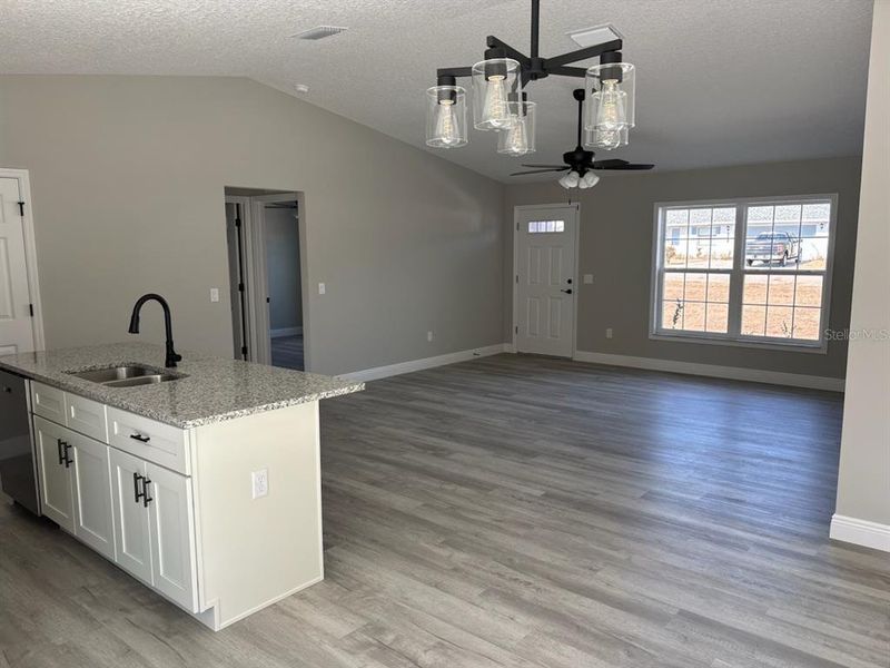 Spacious, unfurnished interior of a new home in , Citrus Springs (Image 11).