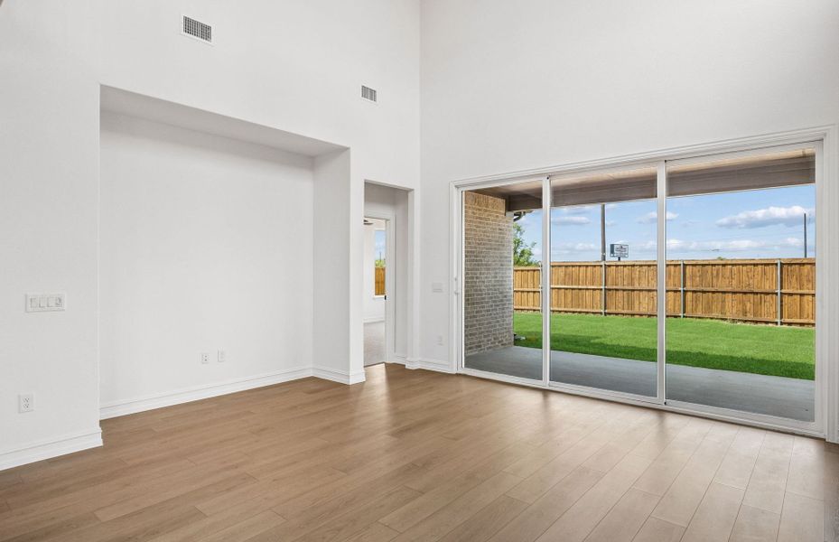 Representative unfurnished interior of a home built from the Sanford by Pulte Homes in Ribbonwood, Aubrey (Image 22).