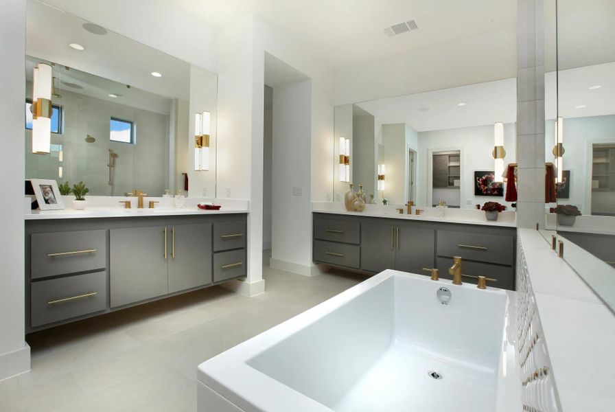 The Lynmar II Primary Bath