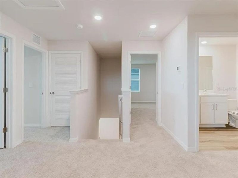 Spacious, unfurnished interior of a new home in Silverstone North, Palmetto (Image 23).