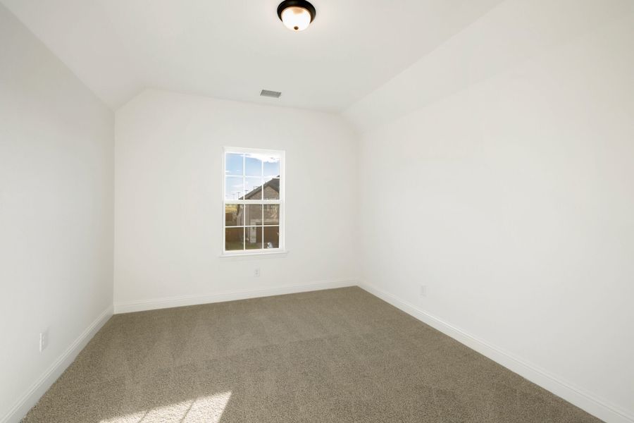 Spacious, unfurnished interior of a new home in Cambridge Crossing, Celina (Image 43).