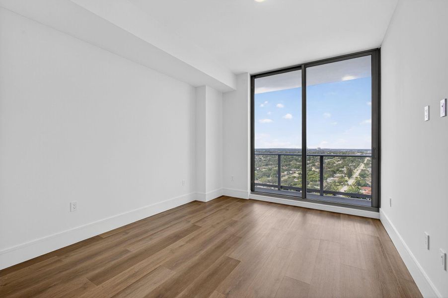 Spacious, unfurnished interior of a new home in , Lake Park (Image 18).