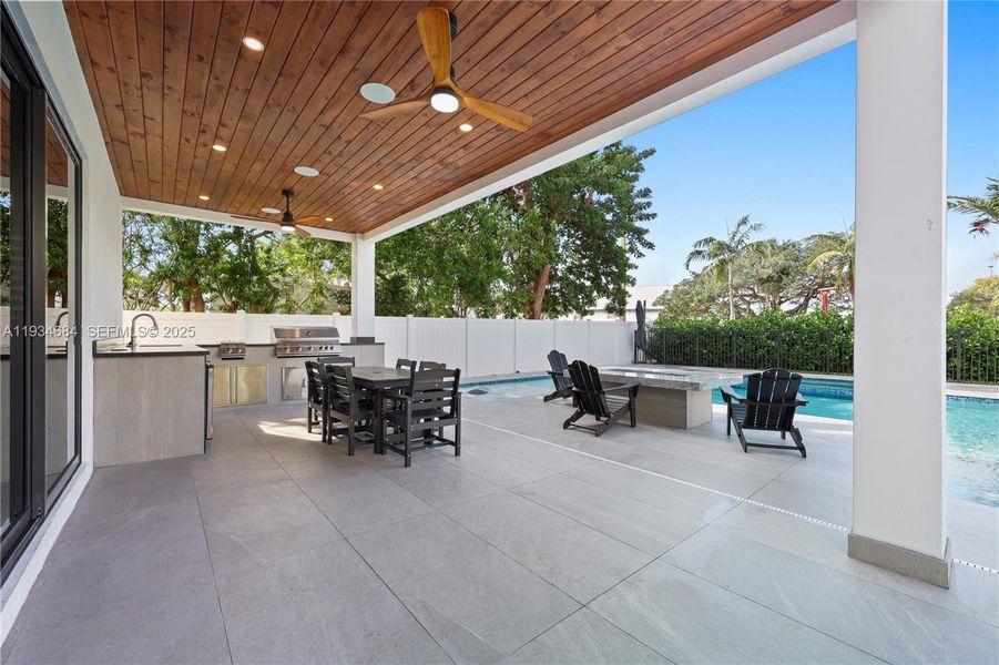 Exterior details and patio area of a home in , Fort Lauderdale (Image 11).