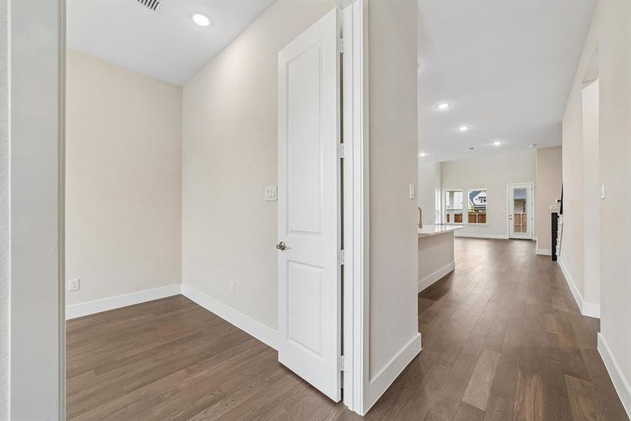 Spacious, unfurnished interior of a new home in Lexington Frisco, Frisco (Image 20). Spacious, unfurnished interior of a new home in Lexington Frisco, Frisco (Image 20).