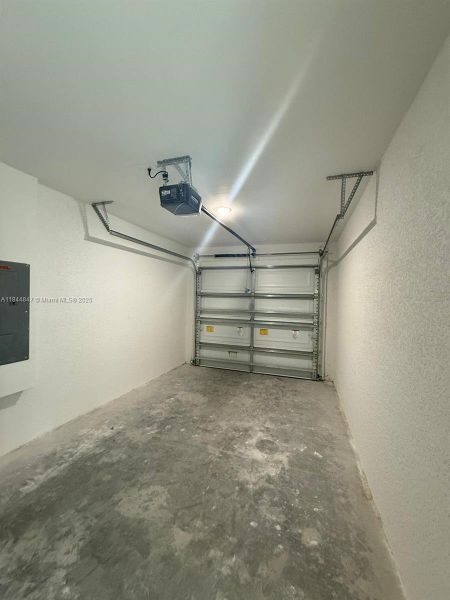 Spacious, unfurnished interior of a new home in , Lehigh Acres (Image 19). Spacious, unfurnished interior of a new home in , Lehigh Acres (Image 19).