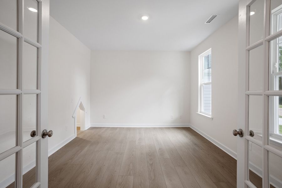 Spacious, unfurnished interior of a new home in Georgias Landing, Raleigh (Image 15).
