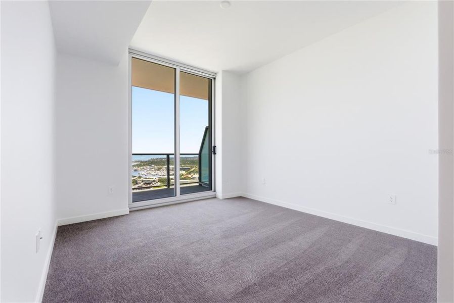 Spacious, unfurnished interior of a new home in , St. Petersburg (Image 16).