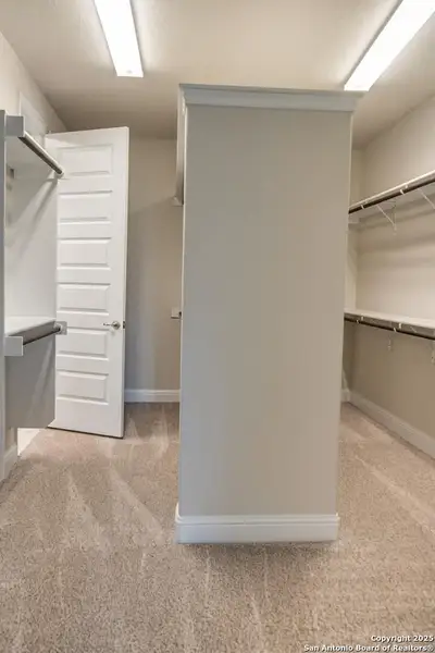 Spacious, unfurnished interior of a new home in Annabelle Ranch, San Antonio (Image 5).