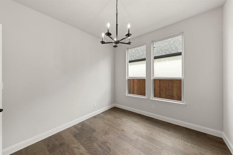 06. 309 Bee Balm - Dining 06. 309 Bee Balm - Dining