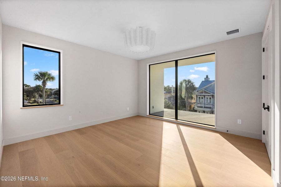 Spacious, unfurnished interior of a new home in , Atlantic Beach (Image 27).
