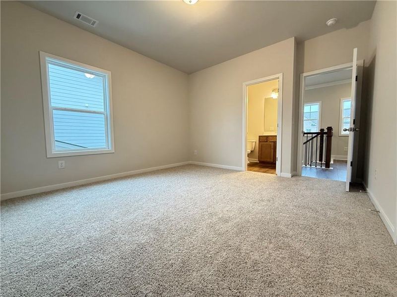 Spacious, unfurnished interior of a new home in Ponderosa Farms Manor, Gainesville (Image 33).