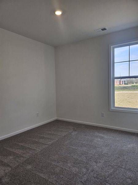 Spacious, unfurnished interior of a new home in Edgefield, Loris (Image 11).