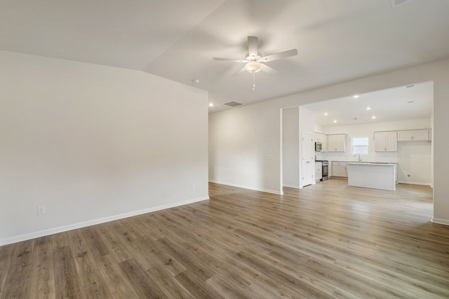 Spacious, unfurnished interior of a new home in Fairview Falls, Chesnee (Image 14).