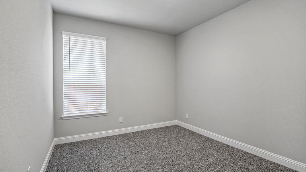 Spacious, unfurnished interior of a new home in Eagle Creek, Denton (Image 31).