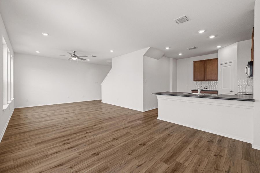 Spacious, unfurnished interior of a new home in Sonterra - Cool Water, Jarrell (Image 23).