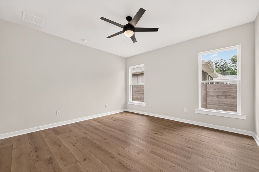 Spacious, unfurnished interior of a new home in Two Step Farm, Montgomery (Image 24).